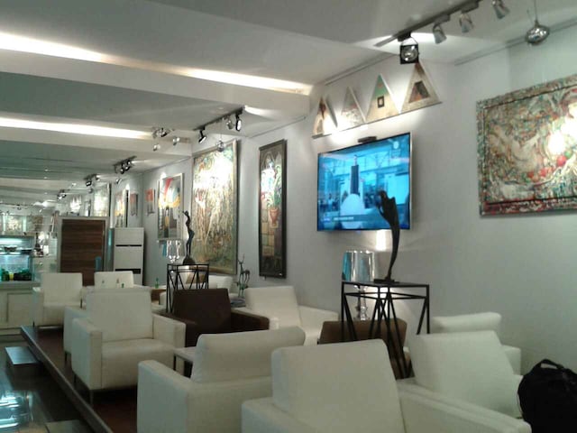 Lounge thumbnail 4