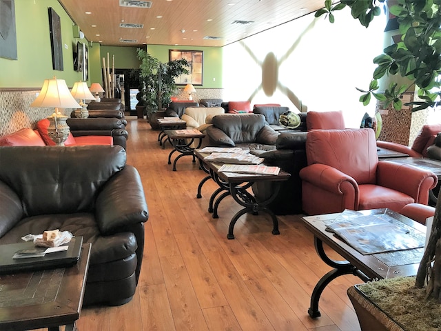Lounge thumbnail 5