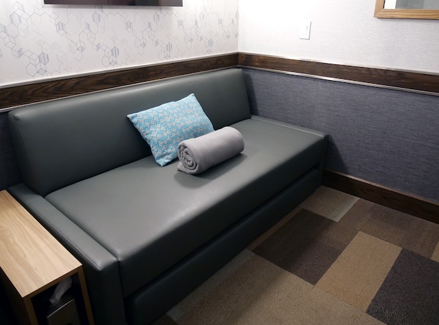 Lounge thumbnail 4