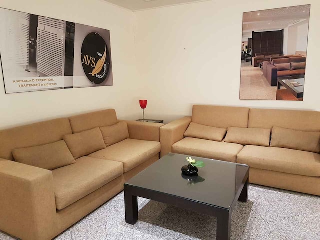 Lounge thumbnail 5