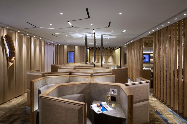 Lounge thumbnail 1