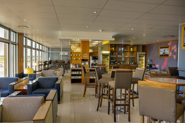 Lounge thumbnail 5