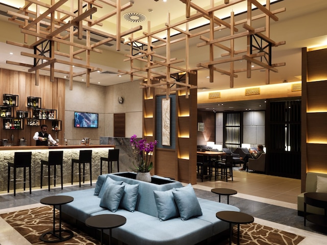 Lounge thumbnail 1