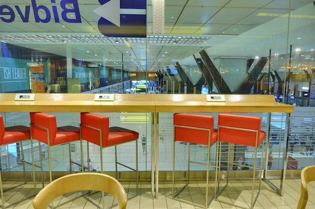 Lounge thumbnail 5