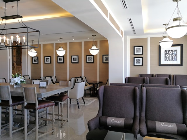Lounge thumbnail 1