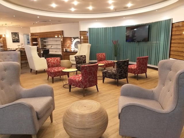 Lounge thumbnail 1
