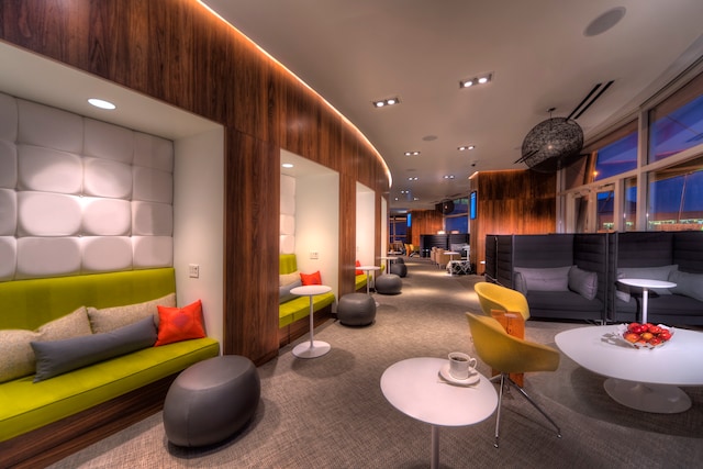 Lounge thumbnail 3