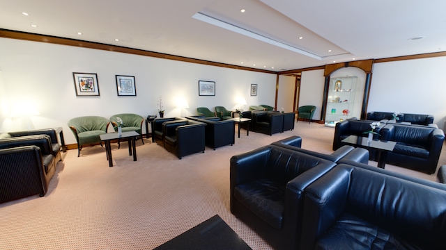 Lounge thumbnail 1