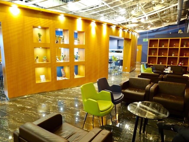 Lounge thumbnail 1