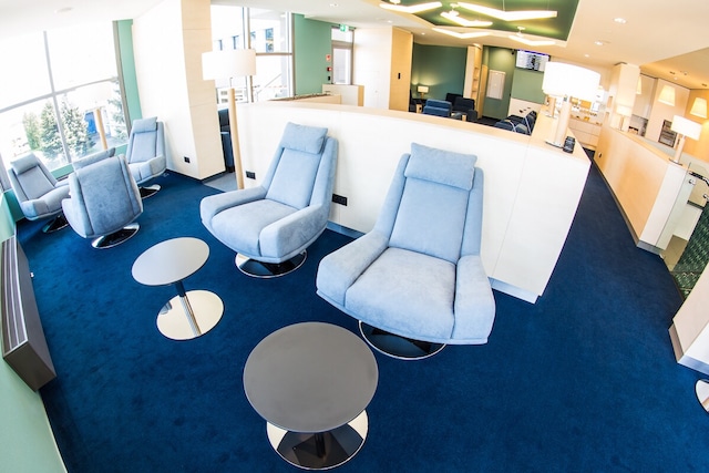 Lounge thumbnail 2