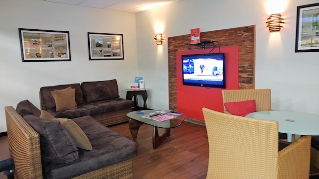 Lounge thumbnail 1