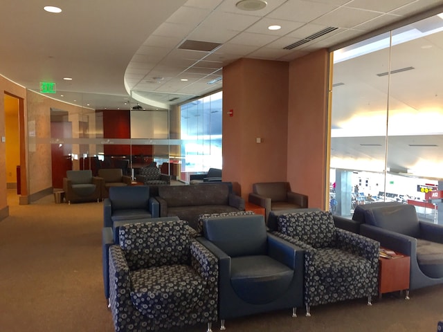 Lounge thumbnail 3