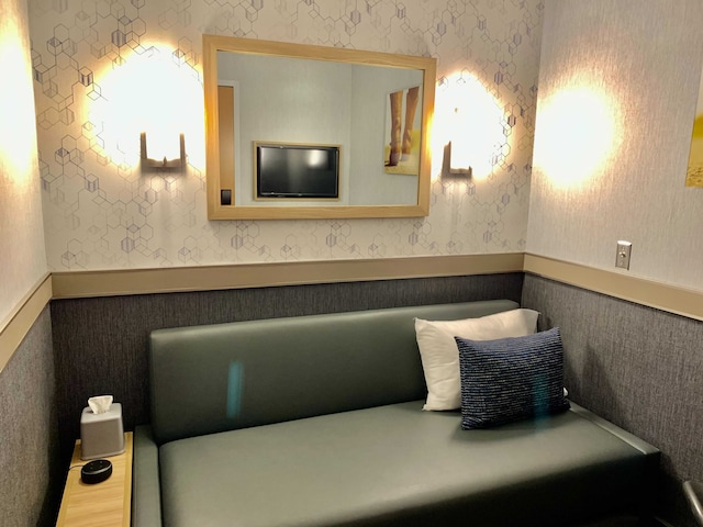 Lounge thumbnail 1