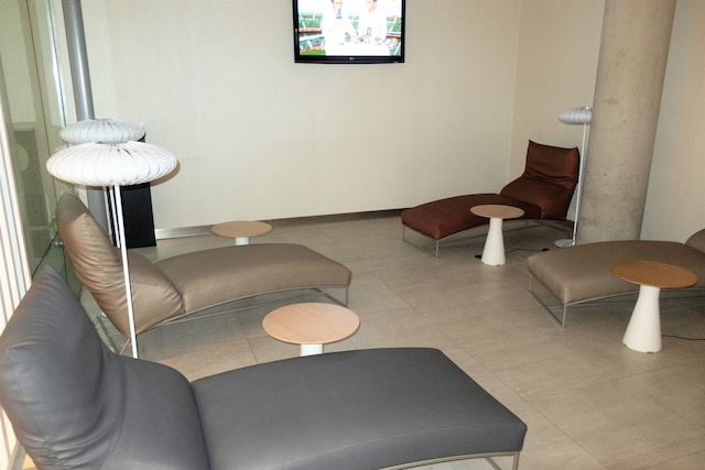Lounge thumbnail 2