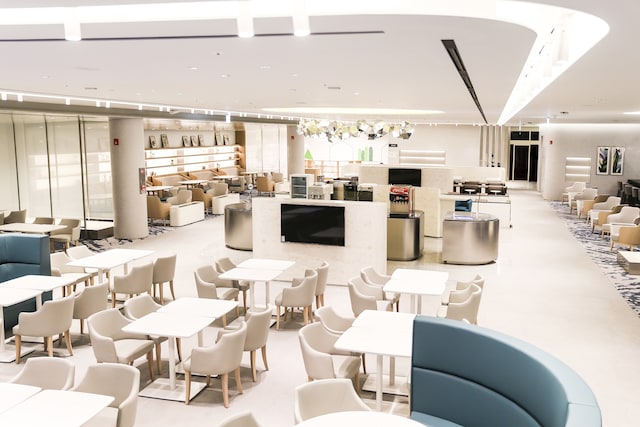 Lounge thumbnail 1