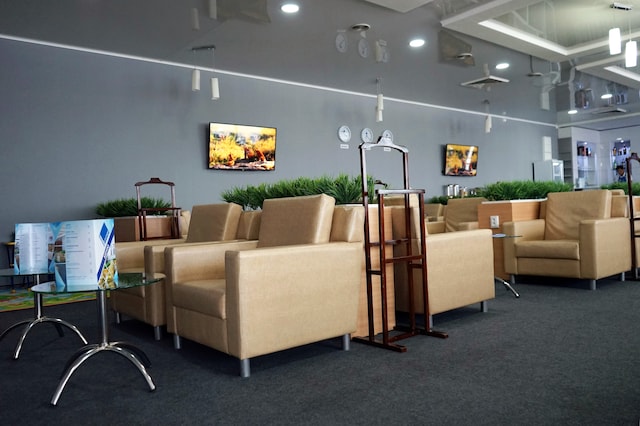 Lounge thumbnail 5