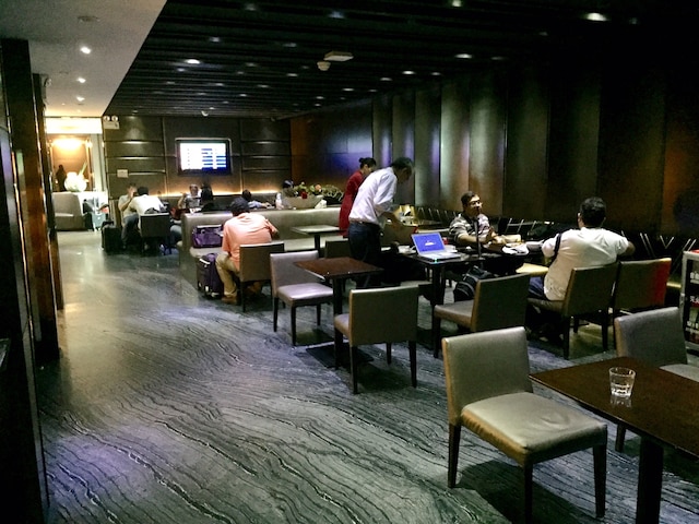 Lounge thumbnail 3