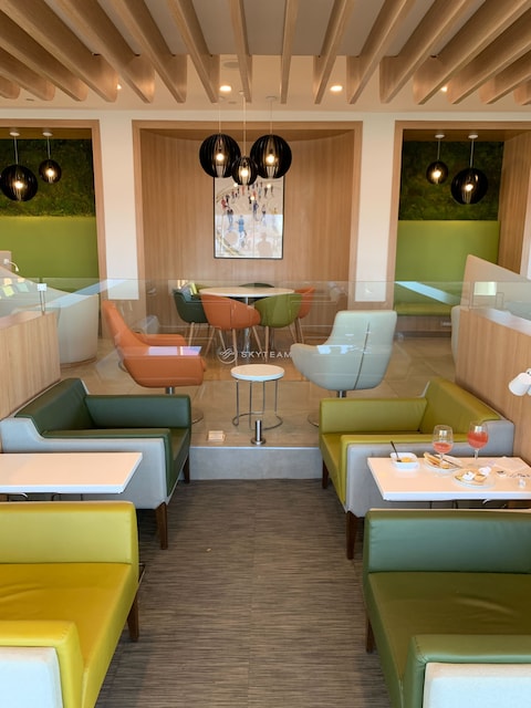 Lounge thumbnail 4