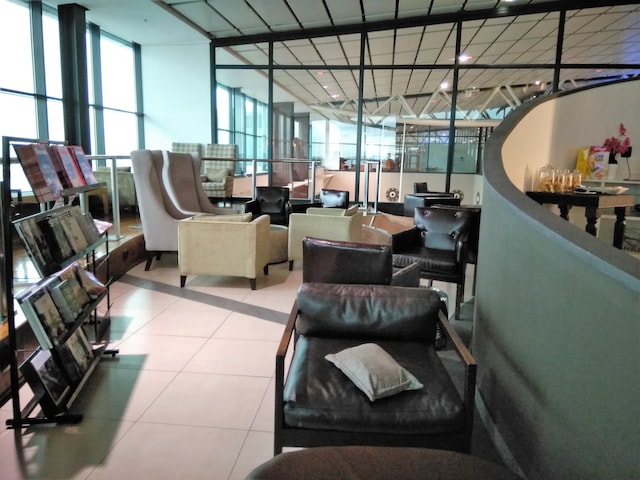 Lounge thumbnail 2