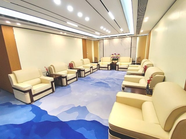 Lounge thumbnail 1