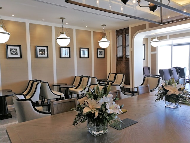 Lounge thumbnail 4