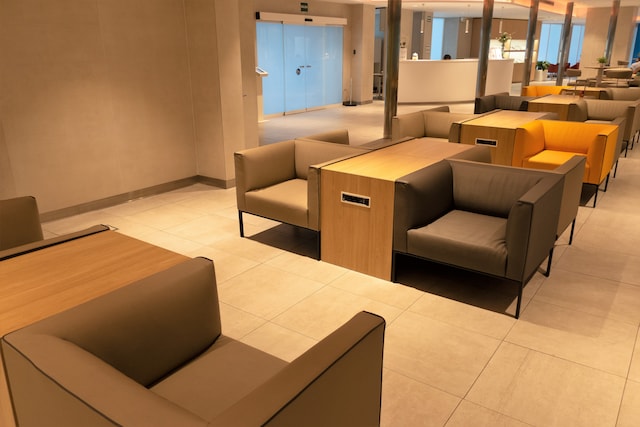 Lounge thumbnail 1