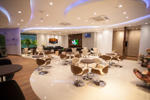 Lounge thumbnail 1