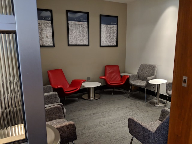 Lounge thumbnail 1