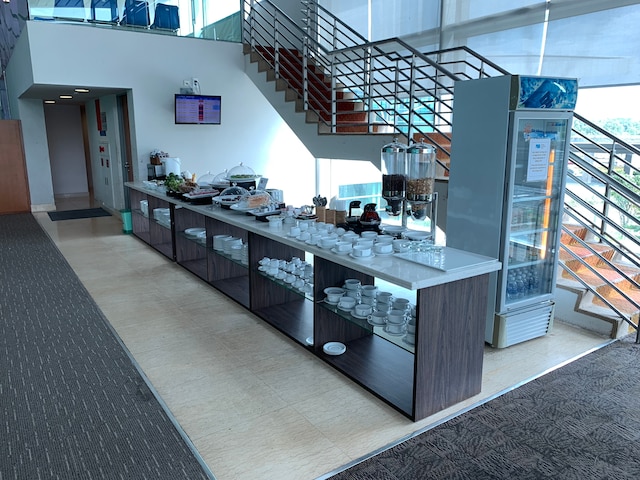 Lounge thumbnail 2