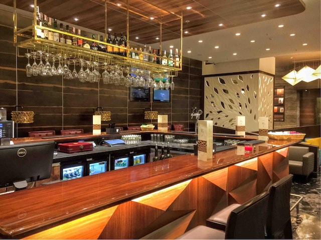 Lounge thumbnail 4