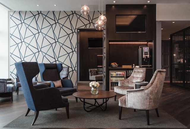 Lounge thumbnail 1