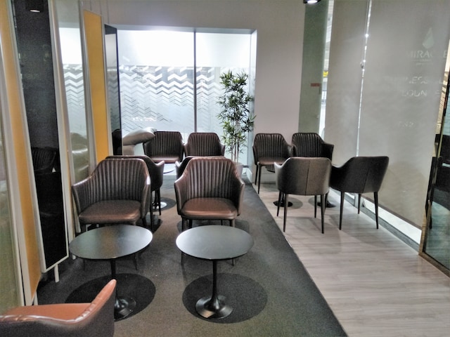 Lounge thumbnail 3