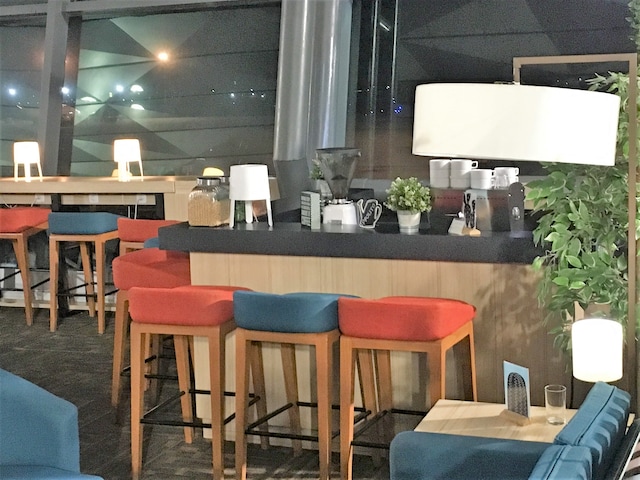 Lounge thumbnail 5