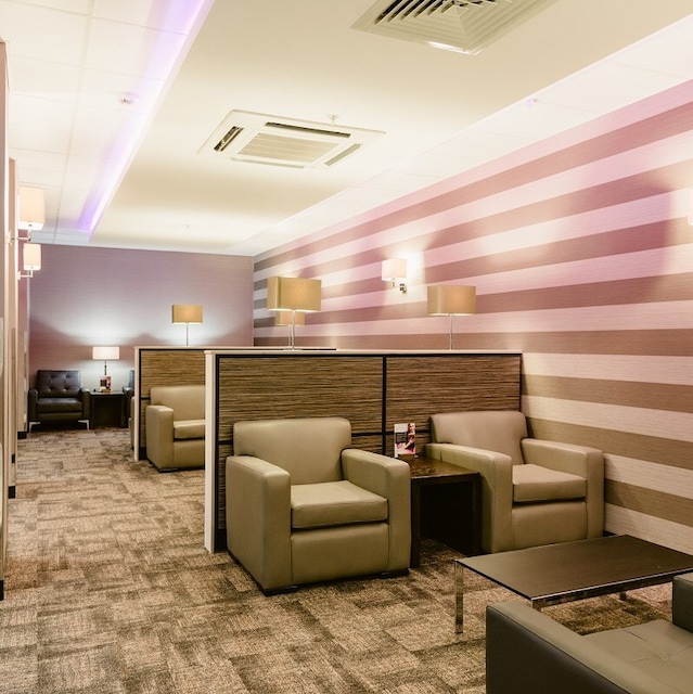 Lounge thumbnail 4