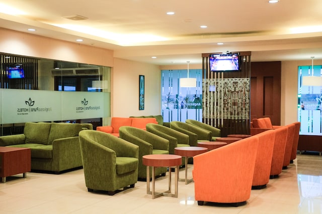 Lounge thumbnail 1