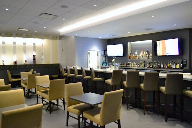 Lounge thumbnail 4