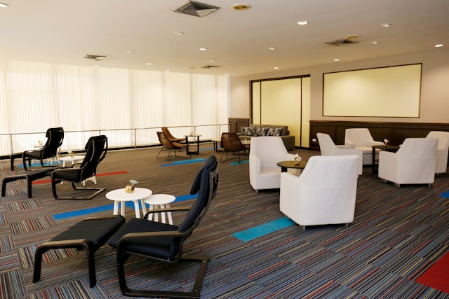 Lounge thumbnail 3