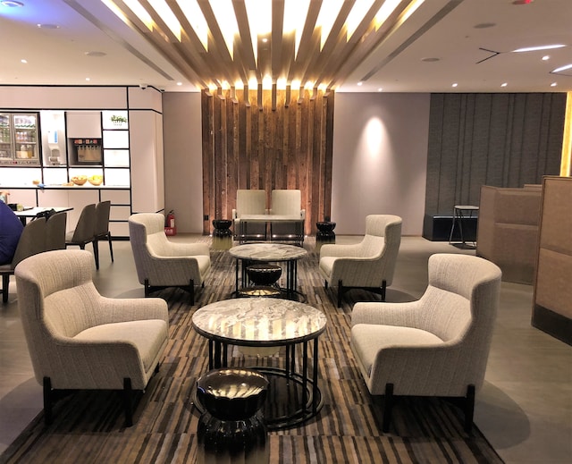 Lounge thumbnail 1