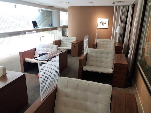Lounge thumbnail 2