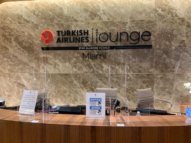 Lounge thumbnail 5