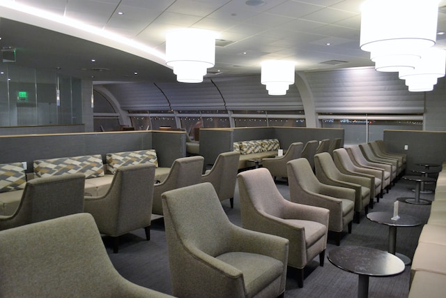 Lounge thumbnail 1