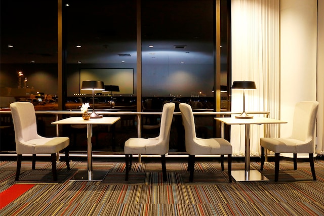Lounge thumbnail 5
