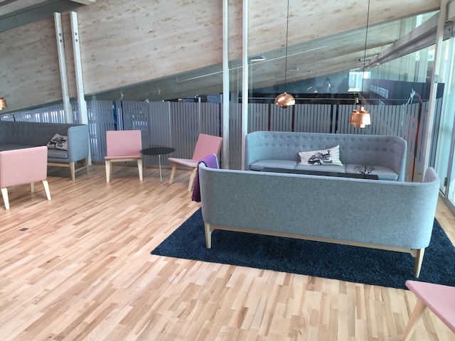 Lounge thumbnail 1