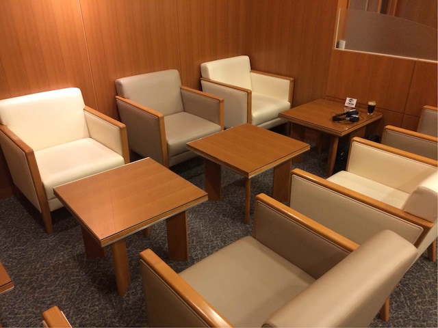 Lounge thumbnail 1