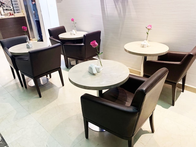 Lounge thumbnail 2