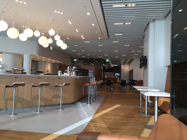 Lounge thumbnail 4