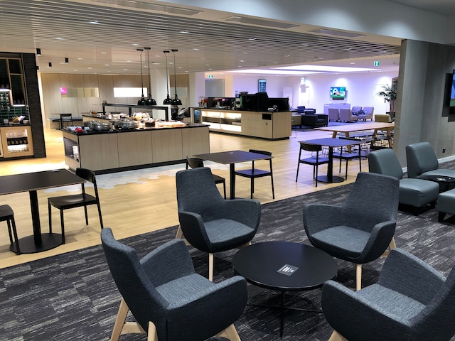 Lounge thumbnail 3