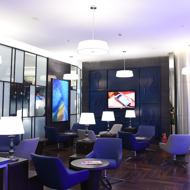 Lounge thumbnail 2