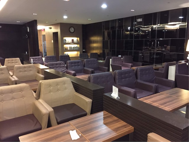 Lounge thumbnail 5