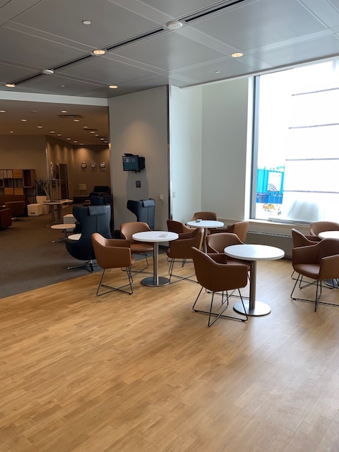 Lounge thumbnail 3